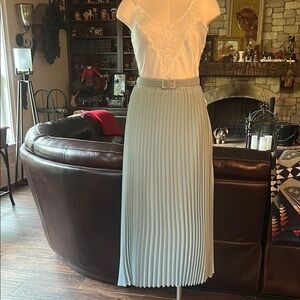 Lanya Sz S Elegant Pleated Midi Skirt in Robin’s Egg Blue GUC